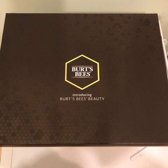 Burt's Bees Makeup 7 Products SET NEW BOX - Picture 3 of 8